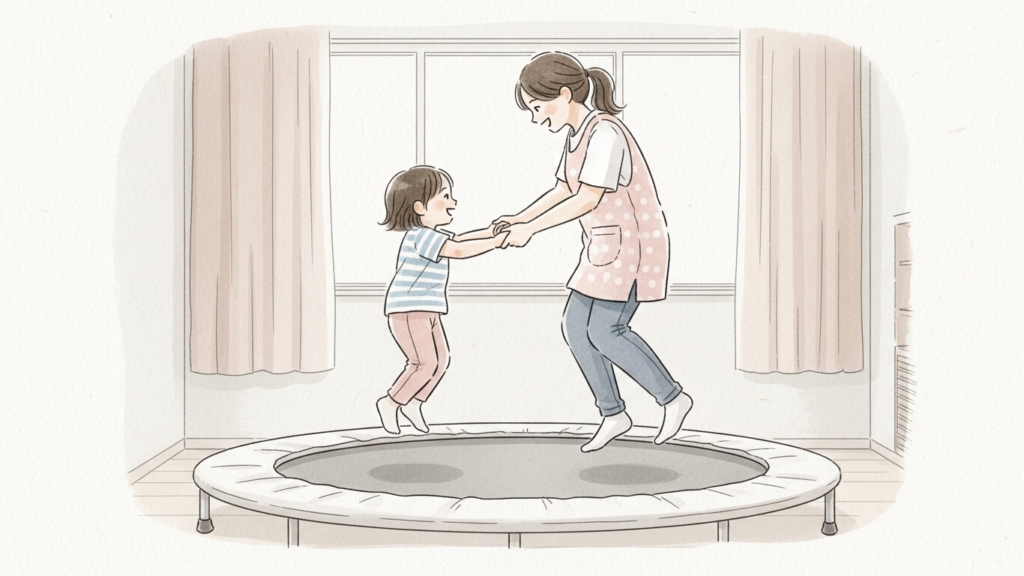 療育施設で子どもと先生がトランポリンに挑戦している